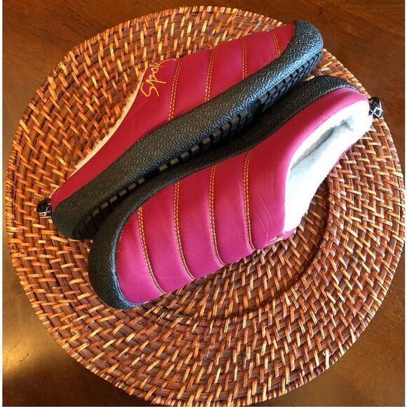 CEVILLE - L Sz 7.5 (38) Red Quilted Nylon Slippers. EVA Sole & Fleece Lining NWT - Picture 10 of 16